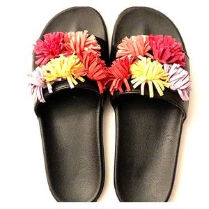 Women’s size 10 Nordstrom flip flop.